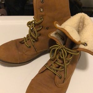 adorable faux fur booties!